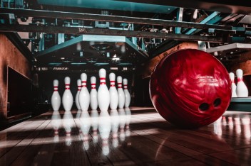 Uncover Hidden Gems: Top Bowling Alleys near Your Location